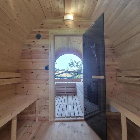 Loft Apartment Mit Grosser Badewanne B Mugeln Bagian luar foto
