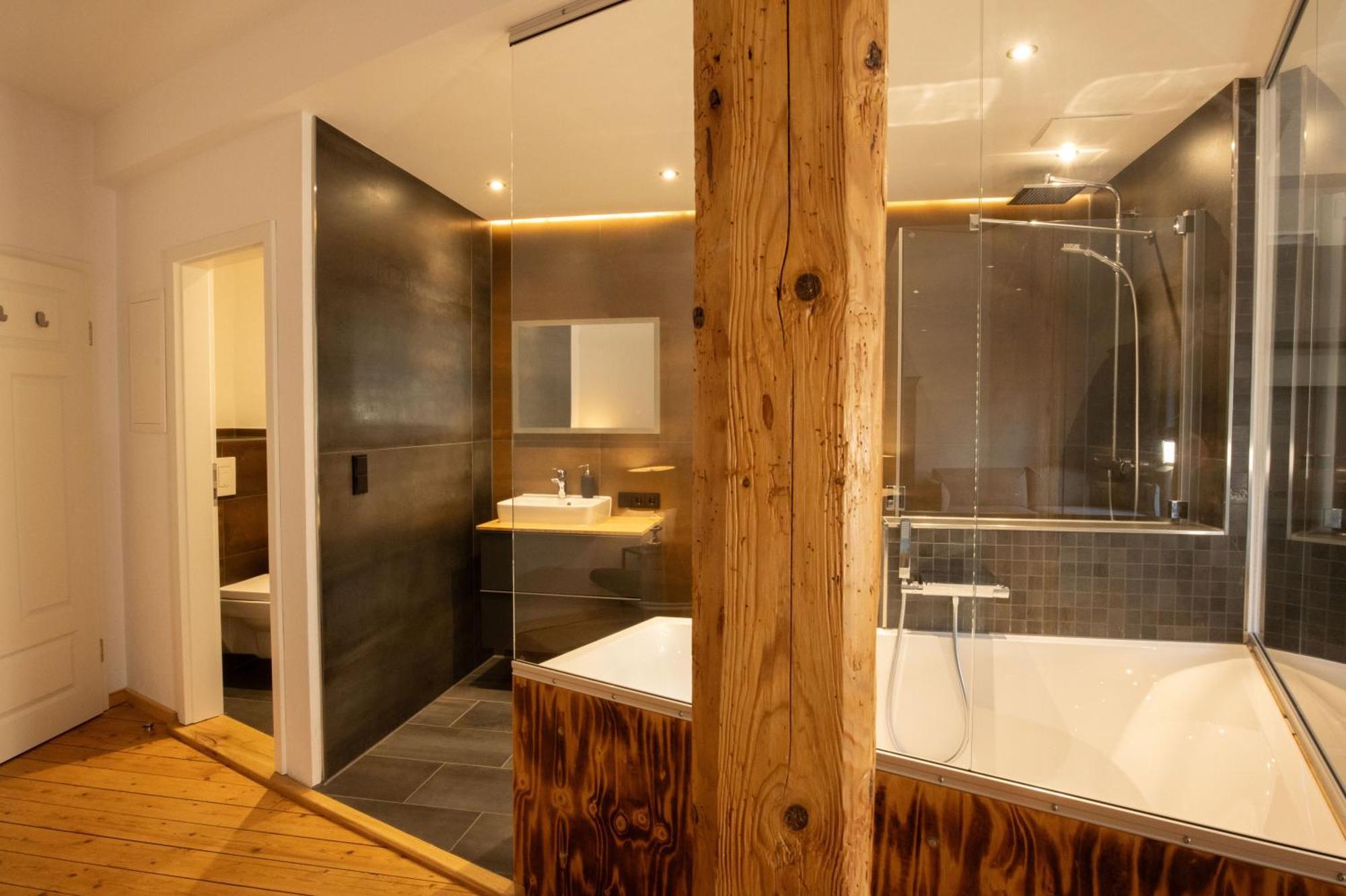 Loft Apartment Mit Grosser Badewanne B Mugeln Bagian luar foto