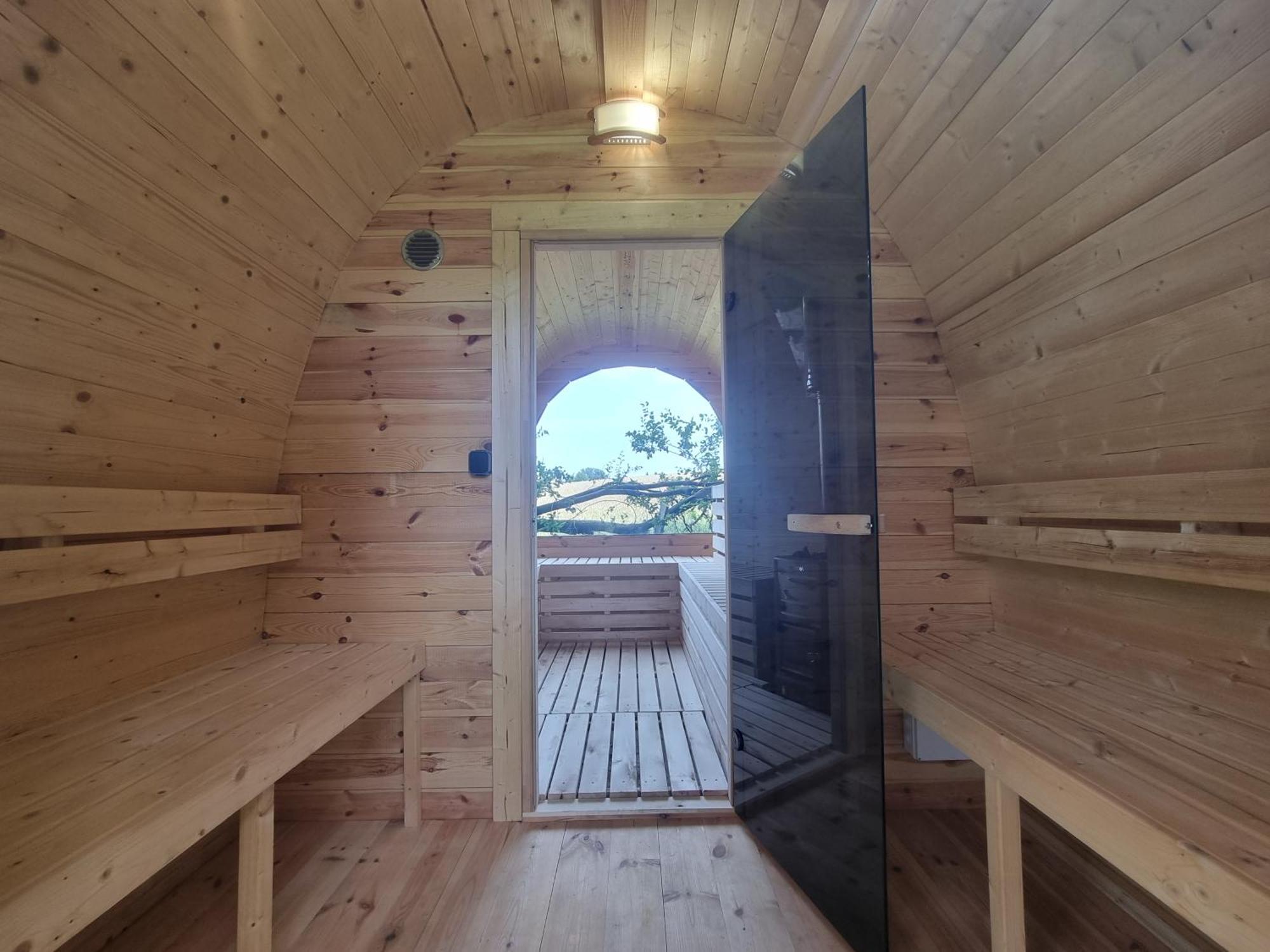 Loft Apartment Mit Grosser Badewanne B Mugeln Bagian luar foto