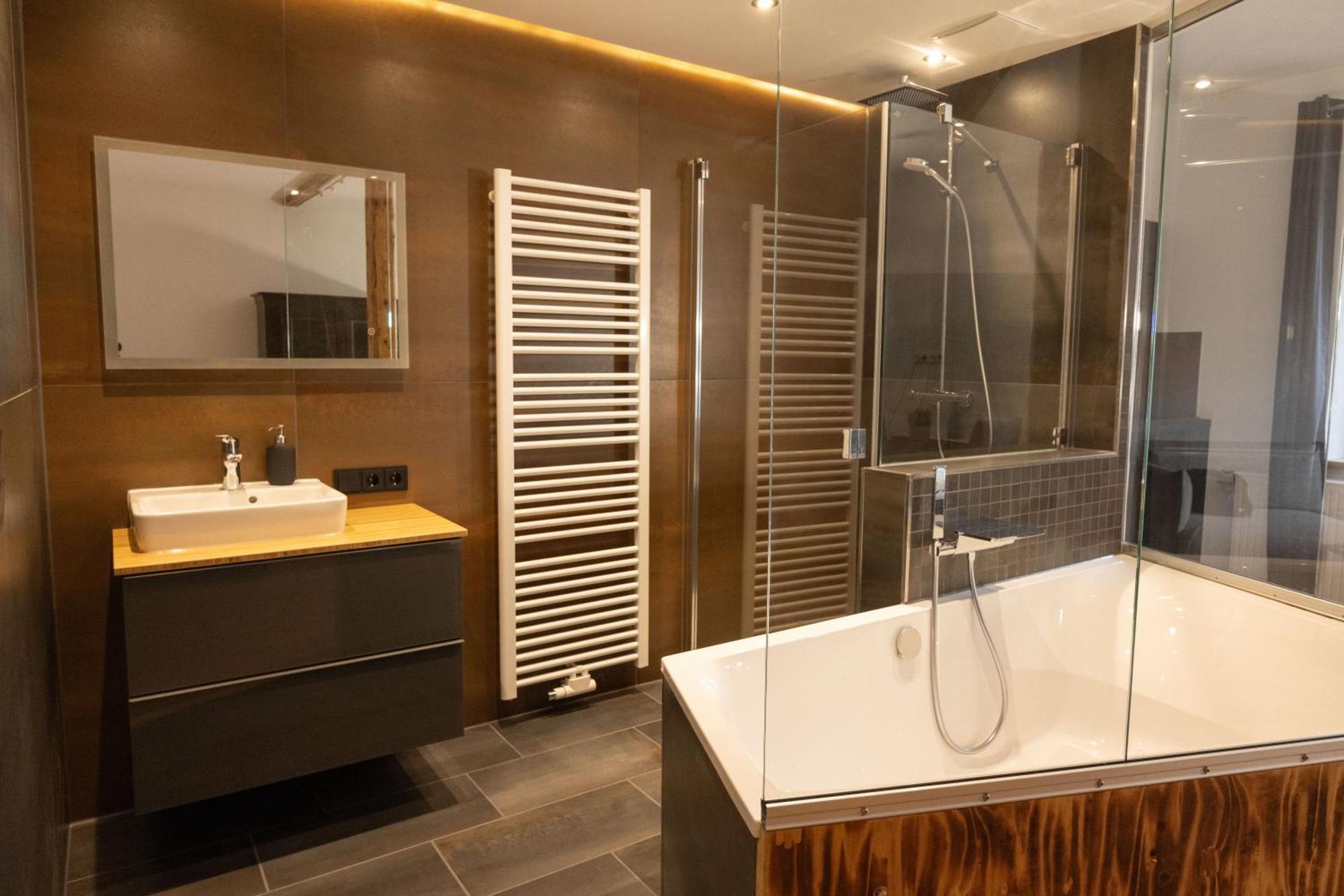 Loft Apartment Mit Grosser Badewanne B Mugeln Bagian luar foto